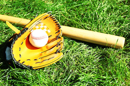 野球向けスポーツサングラスの選び方とその特徴